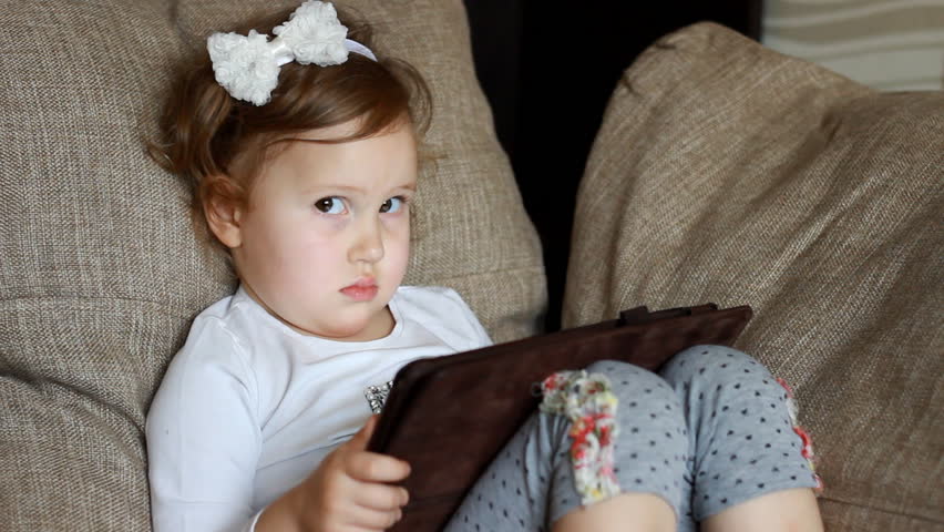 Perfil Del Bebe Gitano Con Una Video De Stock Totalmente Libre De Regalias Shutterstock