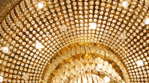 A very expensive chandelier in a chic restaurant or concert hall. Concept of luxury life. The video is suitable for the background - Βίντεο στοκ