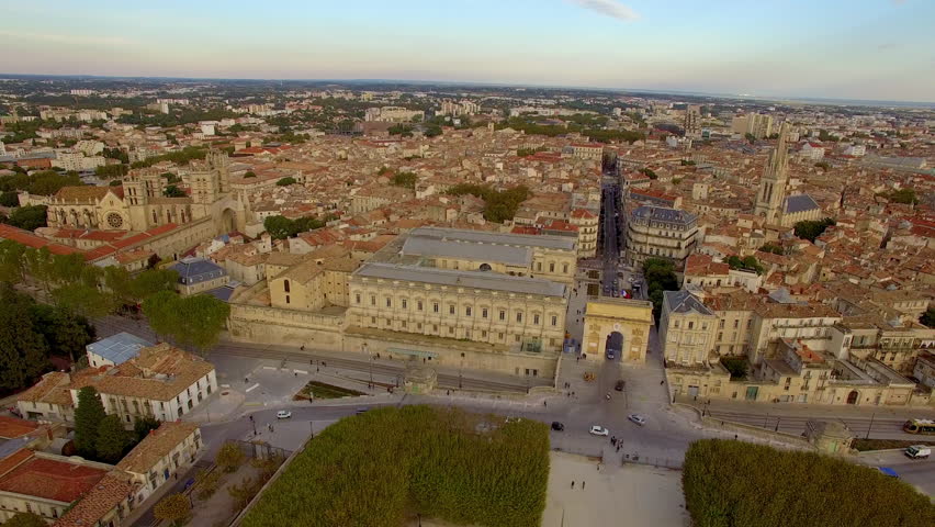 Horizontal aerial tracking shot of the Palais de Justice and the Porte du Peyrou