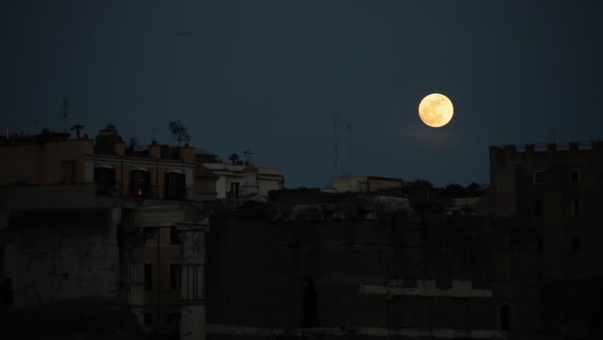 Full moon hovers over Roman cityscape