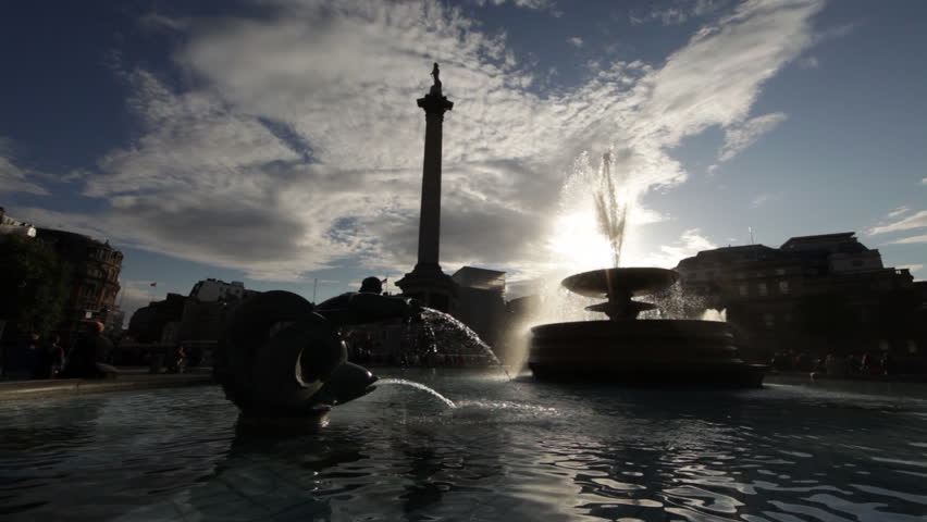 Trafalgar Square fountain and Nelson's monument with amazing light effect