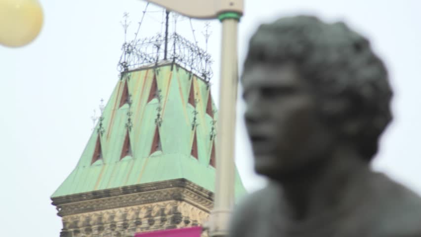 Statue of Terry Fox standing in front of Canada