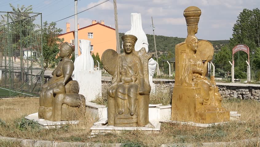 Figures of ancient kings and qweens in Han, Turkey
