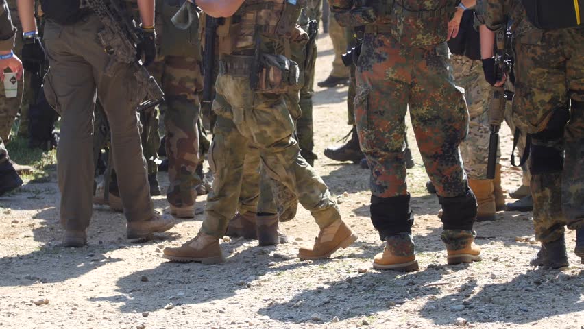Column of soldiers withdrawing from the battlefield after the instruction 13