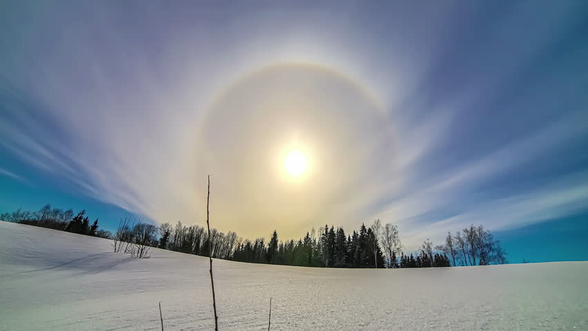 Timelapse shot of beautiful sun halo during afternoon time over white snow covered field. Royalty-Free Stock Footage #3392001945