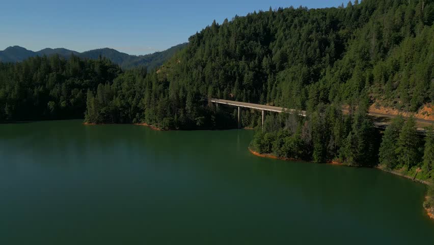 lake between mountains in oregon