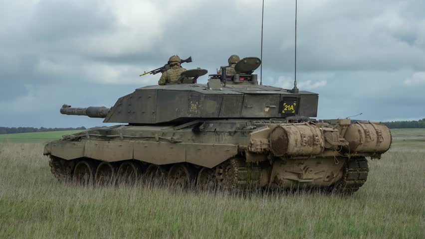 Close-up of a British army Challenger 2 II FV4034 main battle tank in action, scoping for enemy targets on a military exercise. Wilts UK