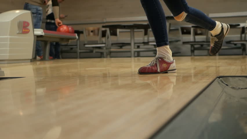 Woman in Club for Bowling 스톡 동영상 비디오(100% 로열티 프리) 33951502 | Shutterstock