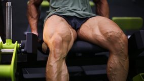 bodybuilder training in gym his legs
