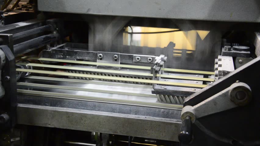 Web Offset Printing Press Folding conveyor belt distributing printed and folded