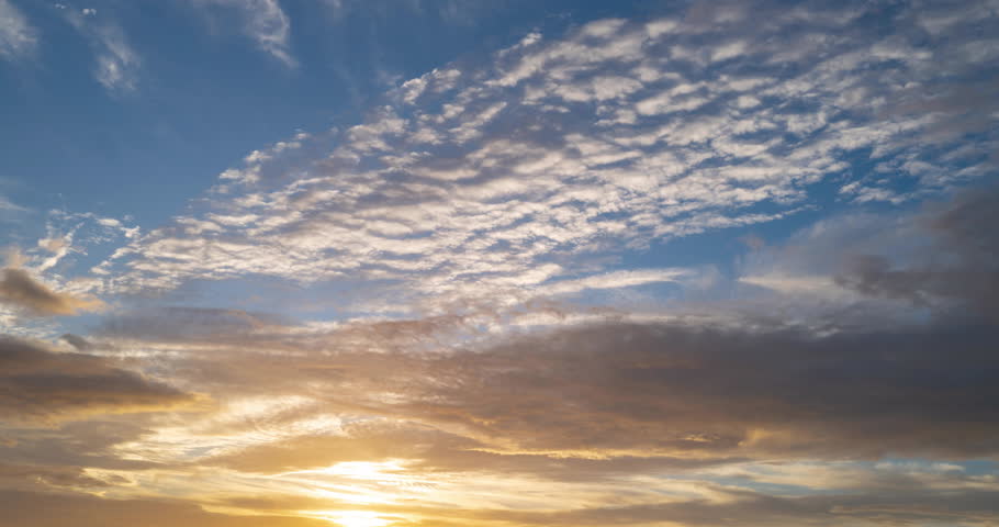Clouds Timelapse. Dramatic dark storm Clouds moving fast, time lapse, 4k. Timelapse dark sky cloud. Slow motion epic sunset. Timelapse cloud stormy. Cinema background. Motion Sky. Timelapse clouds.