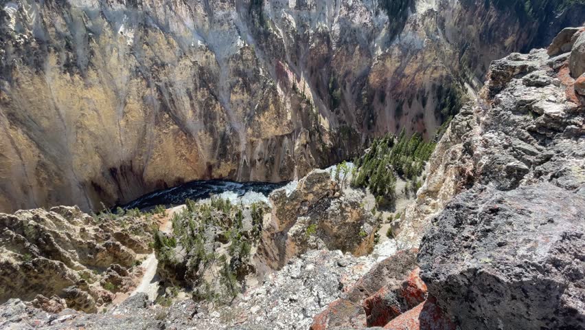 Tilt up, Grand Canyon of the Yellowstone National Park, Wyoming, USA