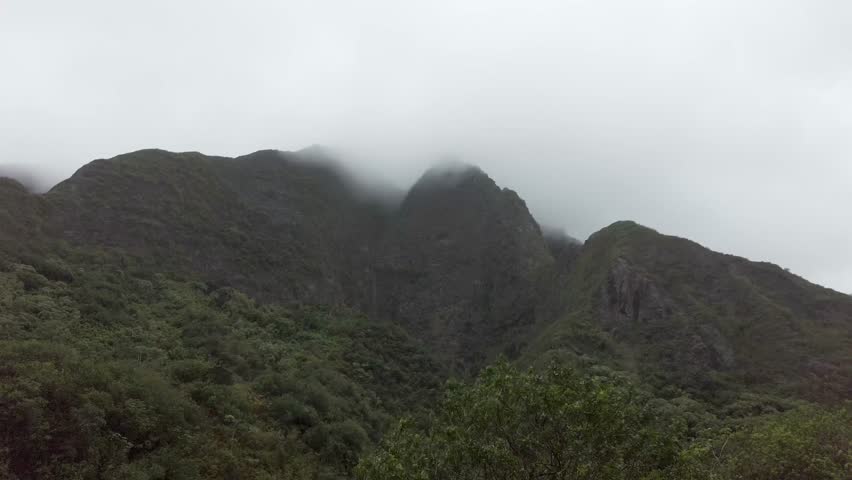 Cloudy morning in Iao Valley, Maui, Hawaii 