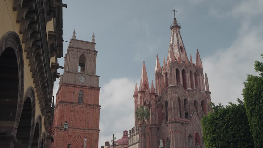 San Miguel de Allende, Mexico - La Parroquia de San Miguel Arcángel Catholic church and Torre del Reloj Clock Tower
