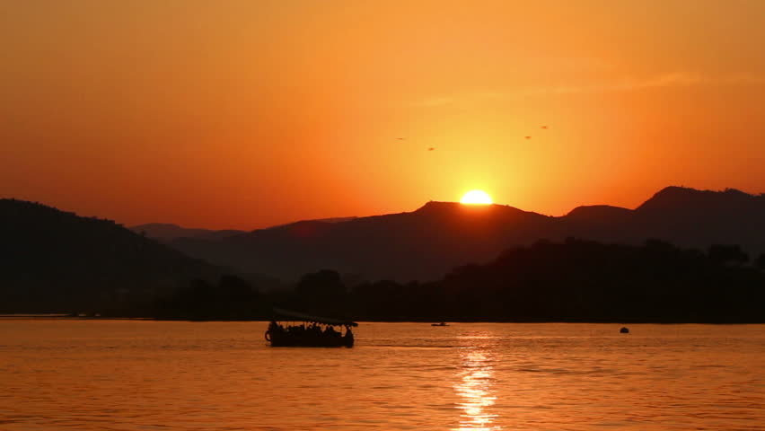 timelapse sunset on lake - Udaipur India