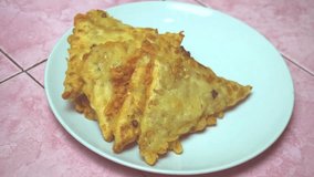 Video footage of the process of serving fried tempeh, a typical Indonesian food. Fried tempeh with a savory and crunchy taste.