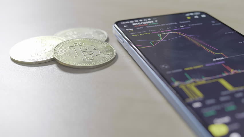 bitcoin, btc, euro, argent liquide, crypto monnaie, etf, argent, trading, actif numérique, finance, devise, banque, affaires, échange, gain, perte, graphique, graphique, pièce, richesse, billet, ordin