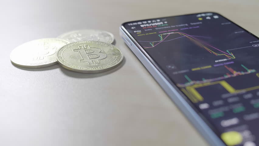 bitcoin, btc, euro, argent liquide, crypto monnaie, etf, argent, trading, actif numérique, finance, devise, banque, affaires, échange, gain, perte, graphique, graphique, pièce, richesse, billet, ordin