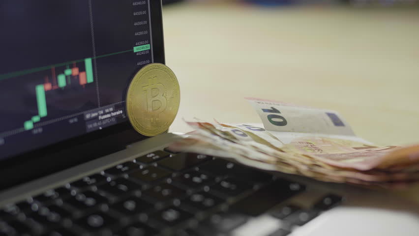 bitcoin, btc, euro, argent liquide, crypto monnaie, etf, argent, trading, actif numérique, finance, devise, banque, affaires, échange, gain, perte, graphique, graphique, pièce, richesse, billet, ordin