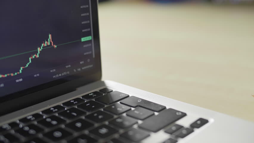 bitcoin, btc, euro, argent liquide, crypto monnaie, etf, argent, trading, actif numérique, finance, devise, banque, affaires, échange, gain, perte, graphique, graphique, pièce, richesse, billet, ordin