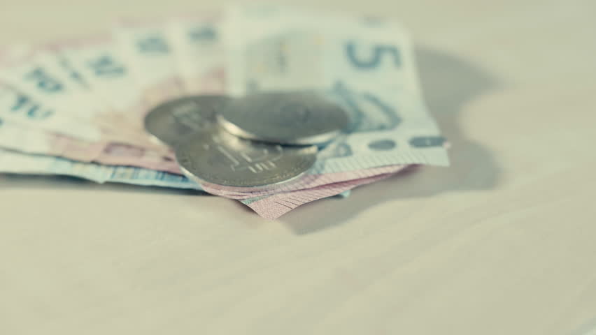 bitcoin, btc, euro, argent liquide, crypto monnaie, etf, argent, trading, actif numérique, finance, devise, banque, affaires, échange, gain, perte, graphique, graphique, pièce, richesse, billet, ordin