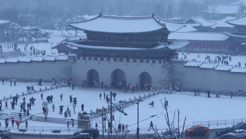 winter palace Gyeongbokgung On a heavy snowy day in Seoul, South Korea VDO 4k Royalty-Free Stock Footage #3419676885