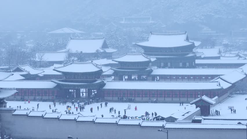 winter palace Gyeongbokgung On a heavy snowy day in Seoul, South Korea VDO 4k Royalty-Free Stock Footage #3419678127