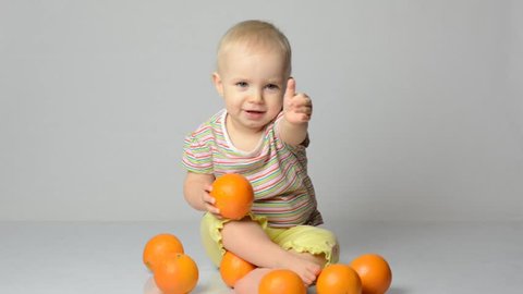 Girl Drinking Orange Juice And Video De Stock 100 Libre De Droit Shutterstock