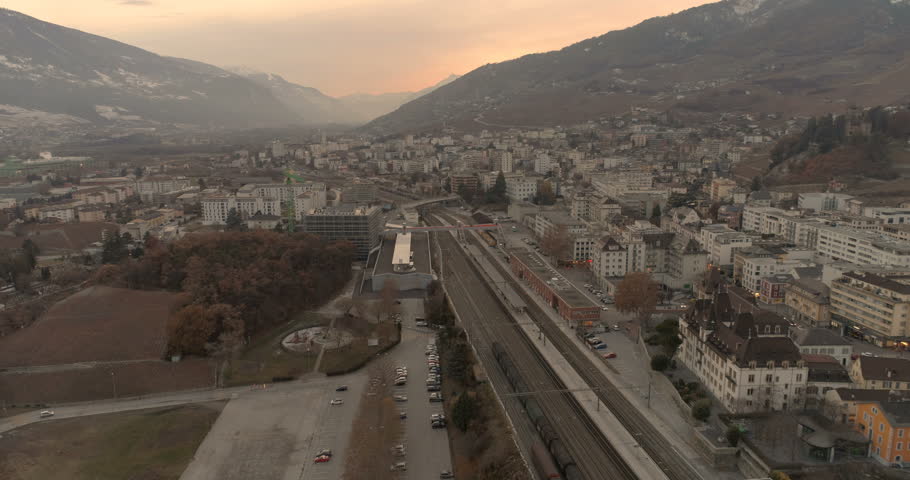 Sierre gare frontal traveling - Aerial 4K