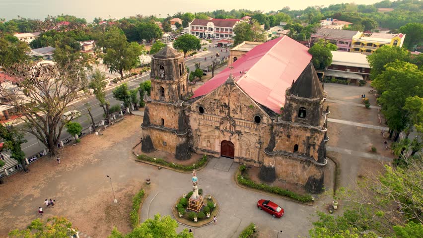 Aerial of Miagao Church and the surrounding town proper. Also known as the Santo Tomás de Villanueva Parish Church Royalty-Free Stock Footage #3421504505