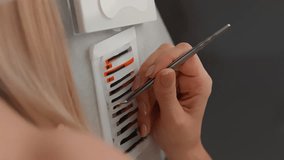 The vertical video highlights the techniques and mysteries of eyelash extensions that artists use to create a flawless look. From small things to big decisions, everything is for the perfect result.