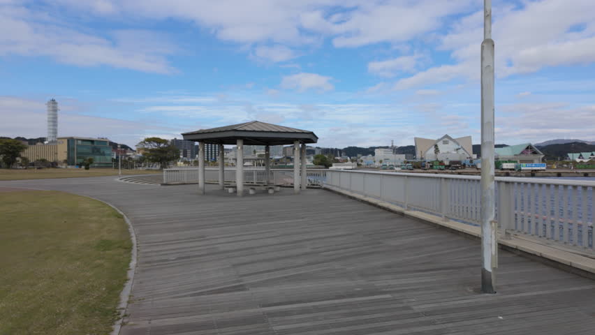 A view of the ocean from the park
