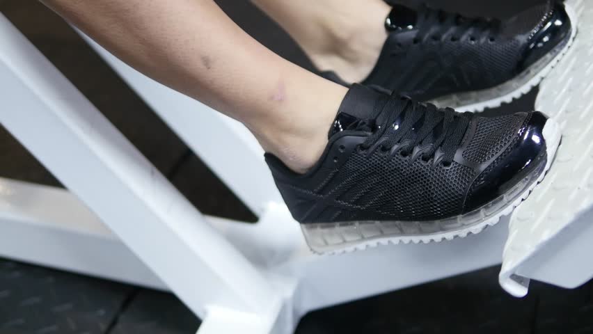 legs of a young woman who trains at the gym