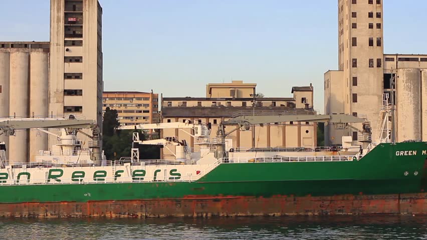 ISTANBUL - MAY 7: Reefer ship GREEN MAGNIFIC (IMO: 9011492, Bahamas) docked in
