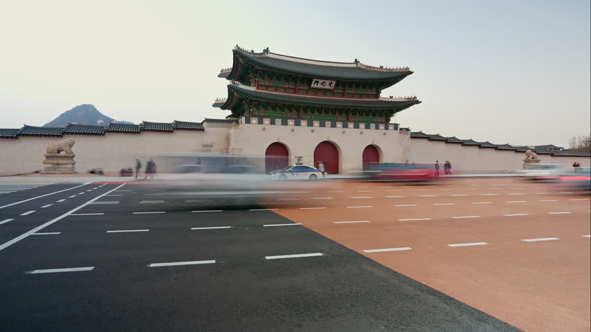 SEOUL, SOUTH KOREA - DECEMBER 4, 2018 : Time lapse of Gyeongbokgung palace and traffic in Seoul South korea.
