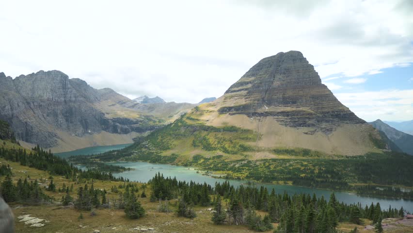 Viewing the left side of Hidden Lake Overlook with Bearhat Mountain in the background, static