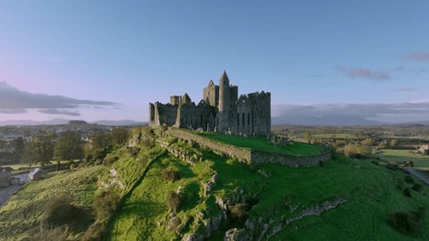 The Rock of Cashel, also known as Cashel of the Kings and St. Patrick's Rock 4k Vídeo Stock