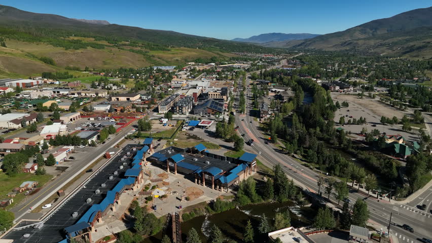 Colorado Silverthorne outlets Blue River downtown summer Rocky mountain town aerial drone cinematic bridge fishing Lake Dillon Green Mountain Reservoir fly fishing paradise forward reveal motion slow