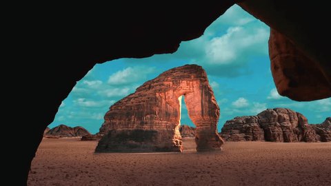 Elephant Rock in Al Ula, Madinah, near Madain Saleh, Saudi Arabia (KSA) Saudi Arabia. Unesco World Heritage site, a landscape of sand, rocks, canyon and and tombs. Near to Hegra and a main tourist : vidéo de stock
