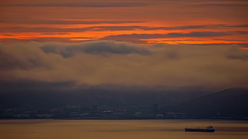 Heavy fog over the San Francisco Bay at sunrise - time lapse