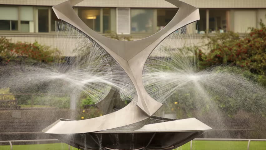 Stationary view of the Revolving Torsion fountain in St. Thomas' Hospital