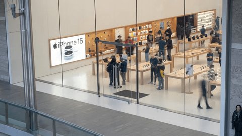 Liverpool, England - February 22, 2024: Timelapse of the Apple store in Liverpool One with people going past and in and out of the shop Adlı Haber Amaçlı Stok Video
