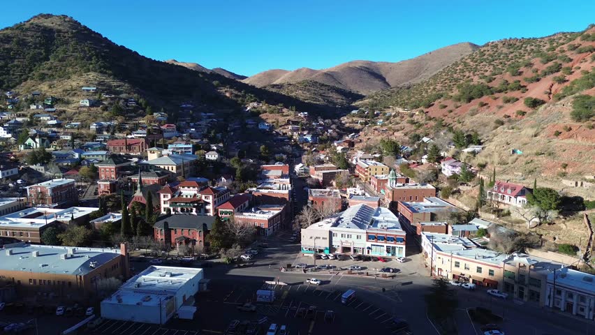 Bisbee, a historical mining town in South-Eastern Arizona, America, USA. A small town founded in 1880 with amazing old buildings, architecture and a fun travel destination.