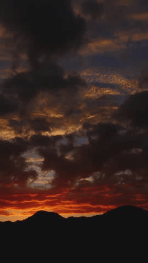 Brilliant Sunrise with Clouds Timelapse Vertical Video Stockvideo