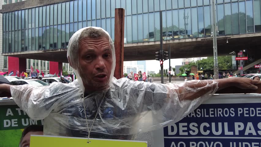 São Paulo SP Brazil February 24 2024 wing militant takes action alleging that President Lula
There is no point in the statements made regarding Israel in the war against Palestine.