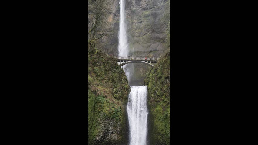 Vertical Video of Multnomah Falls