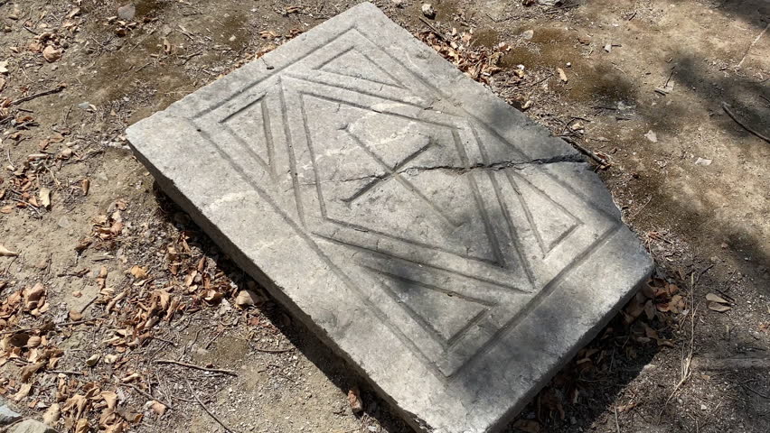 
Dalyan Kaunos Antik Kenti Hiristiyan simgesi haç olduğu tablet - Tablet with the Christian symbol cross in Dalyan Kaunos Ancient City