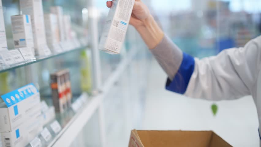 The pharmacy is always in order medicines are carefully placed on the shelves, ready to meet the needs of each client. The pharmacist will always help the client to get advice and buy medical supplies
