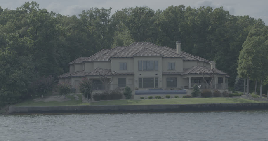 Large homes on the lake