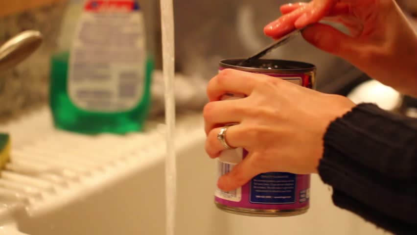 Cleaning and draining a can of black beans